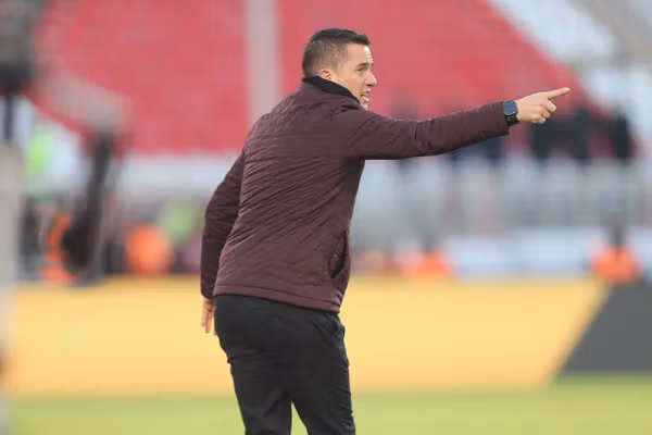 حسرت اوسمار از باخت به تراکتور: باید از یک یار بیشتر و دو پنالتی جلو بودن استفاده میکردیم