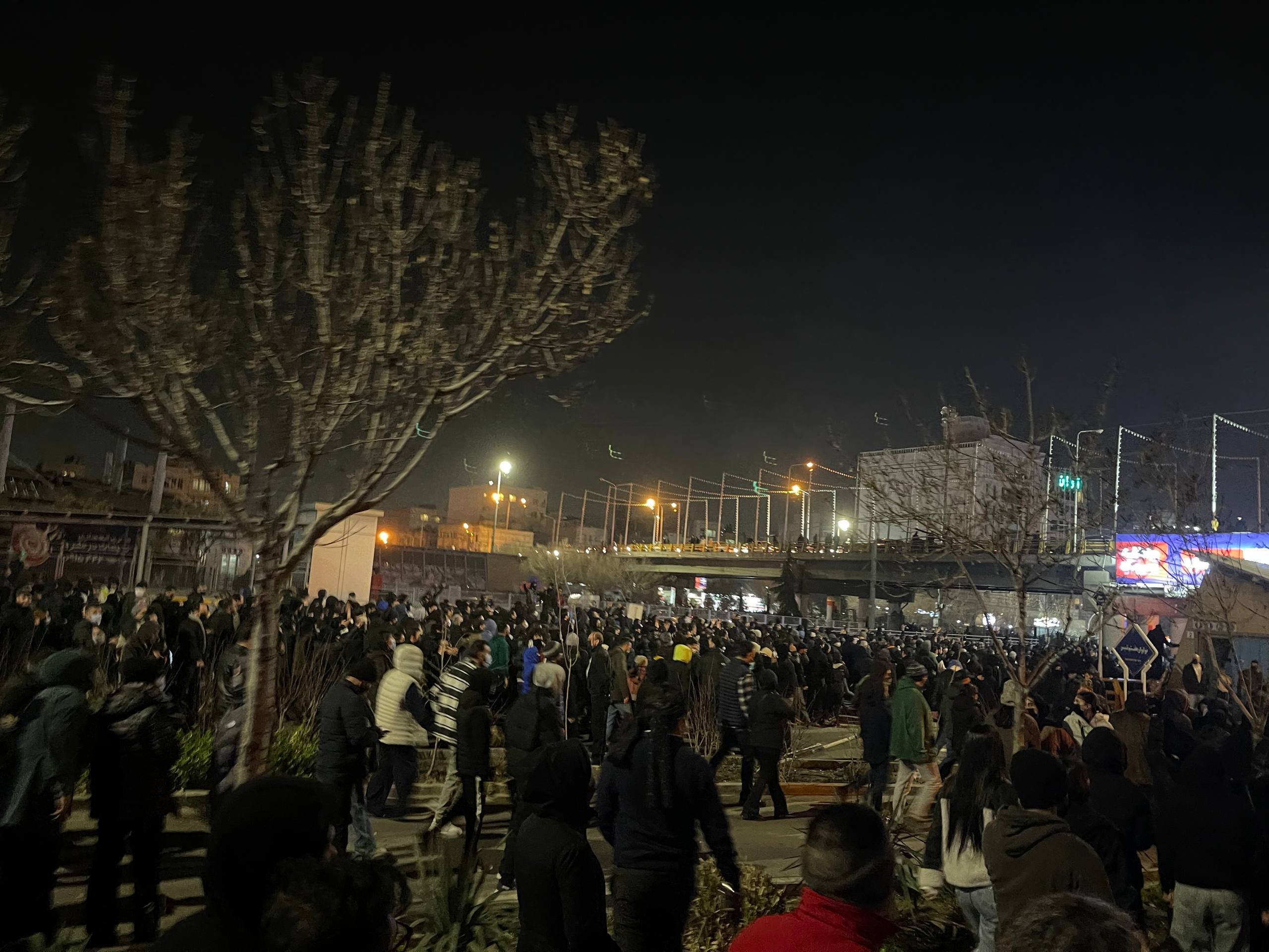 خامنه‌ای، دیکتاتور قاتل تهران، قتل هزاران نفر را در جریان انقلاب ملی ایرانیان تایید کرد