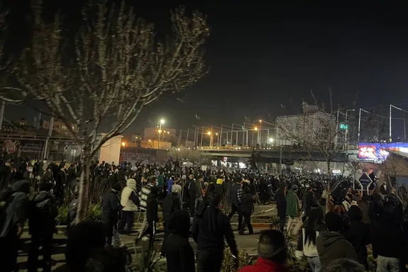 شهبانو فرح پهلوی: نباید اجازه داد ایرانیان در میان بیتفاوتی جهانی جانشان را از دست بدهند