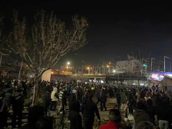 خامنهای، دیکتاتور تهران، قتل هزاران نفر را در جریان انقلاب ملی ایرانیان تایید کرد