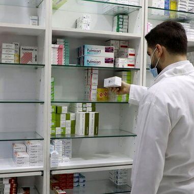 کمبود دارو در مرز بحران سیاسی؛ احتکار، قاچاق و قیمت دستوری داروخانهها را خالی کرده است