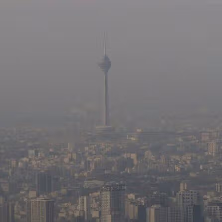 مهدکودکها،مدارس و دانشگاههای تهران و چند شهر ایران بهدلیل افزایش آلودگی هوا تعطیل شدند