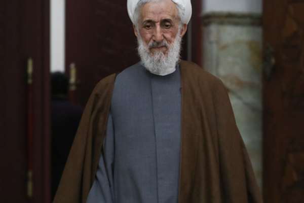 رجل دِين إيراني: نجل كاظم صديقي المتهم بالفساد "كان طليقًا في منزله عند وفاته"