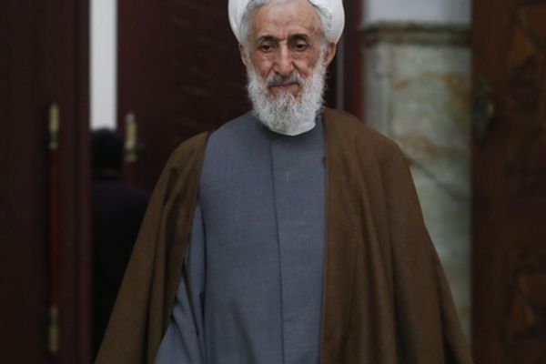 رجل دِين إيراني: نجل كاظم صديقي المتهم بالفساد "كان طليقًا في منزله عند وفاته"