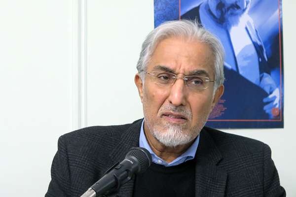 أكاديمي إيراني: على النظام أن يختار بين بقائه وبقاء المافيات