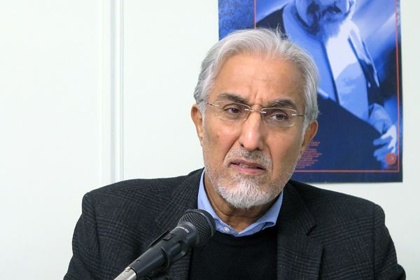 أكاديمي إيراني: على النظام أن يختار بين بقائه وبقاء المافيات