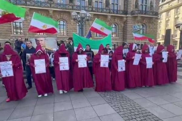 تزامنًا مع يوم المرأة العالمي.. مظاهرات في مدن مختلفة حول العالم لدعم النساء في إيران