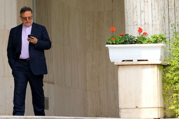 Former Chief Banker Says Governance In Iran Encourages Corruption