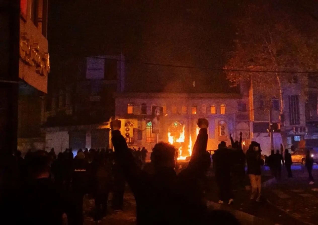 Witnesses describe gunfire, blocked exits and deadly market fire in Rasht