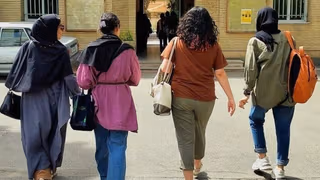روسری زنان، اسلحه انقلابی براندازی جمهوری اسلامی است