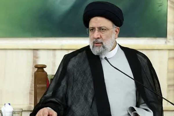الرئيس الإيراني: نسبة بيع النفط عادت لما قبل العقوبات و"التيار المندس" يحاول عرقلة الحكومة