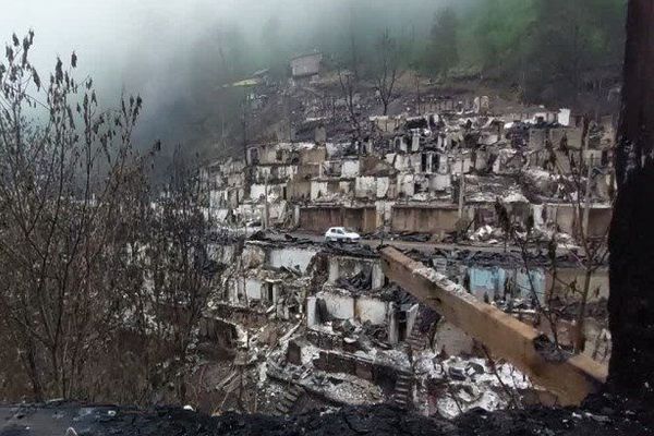 تفحم عشرات المنازل وتشريد آلاف السكان.. حريق يلتهم قرية في إيران