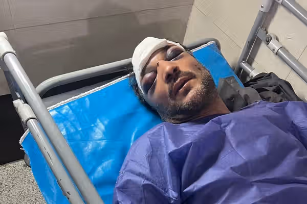 محمدرضا مرادبهروزی پس از ضربوشتم در زندان قزوین به بیمارستان منتقل شد