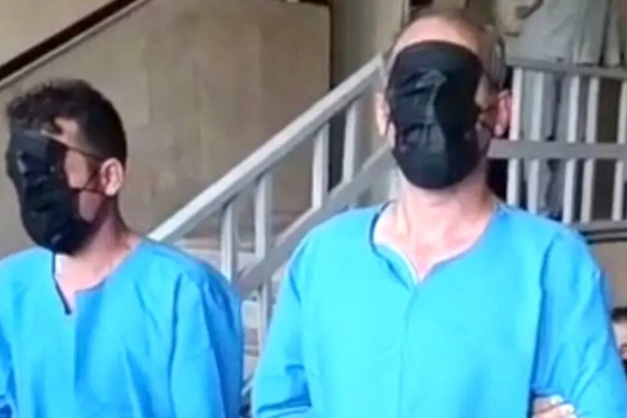 در اولین تصاویر از بازداشت متهم به قتل الهه حسیننژاد، چهره متهم بهصورت کامل با دو ماسک پوشانده شده بود.