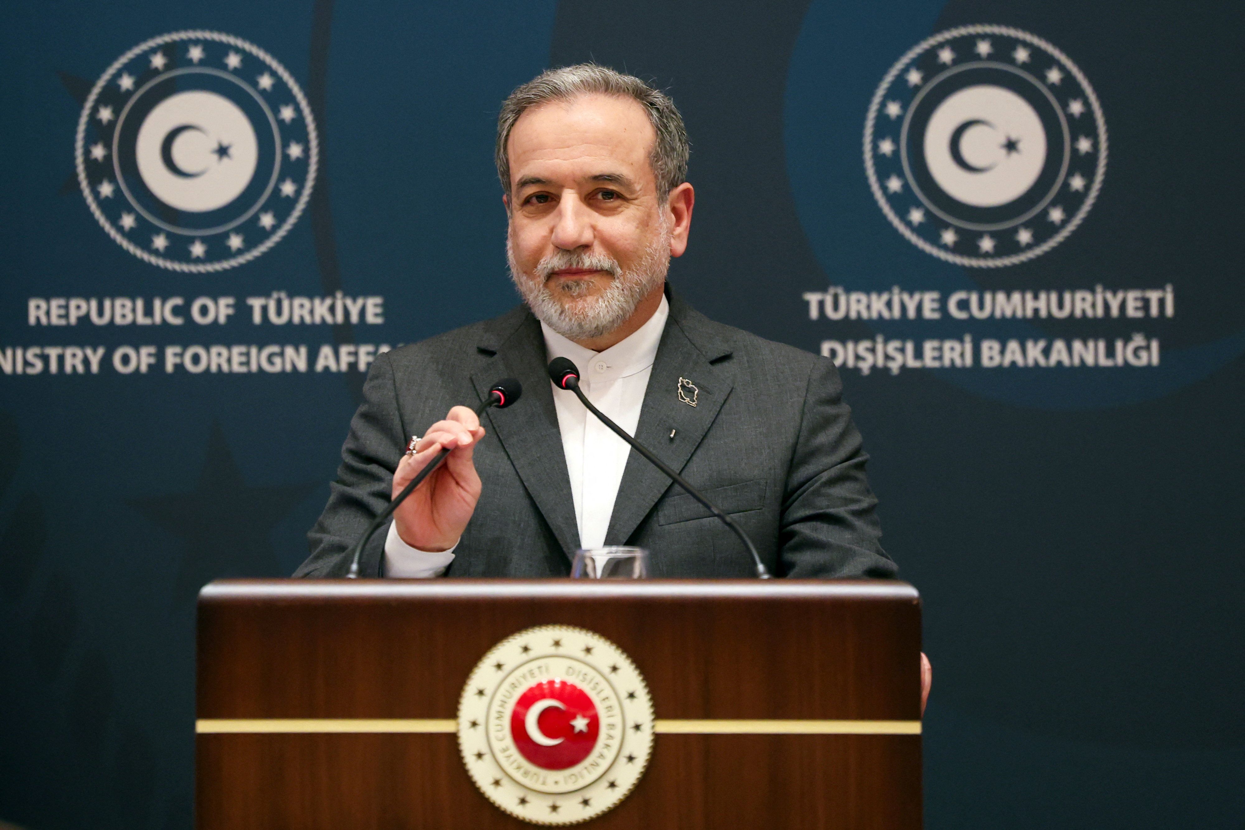 عباس عراقچی: به مدت دو هفته تردد امن در تنگه هرمز مقدور خواهد بود