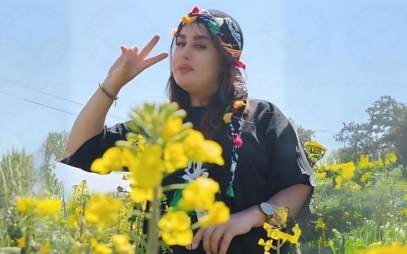 سولماز حسنزاده، از اعضای خانوادههای دادخواه، به یک سال حبس محکوم شد