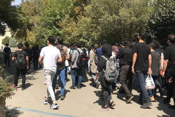 المجلس التنسيقي لنقابات المعلمين الإيرانيين يدعو الطلاب إلى الإضراب عن الدراسة
