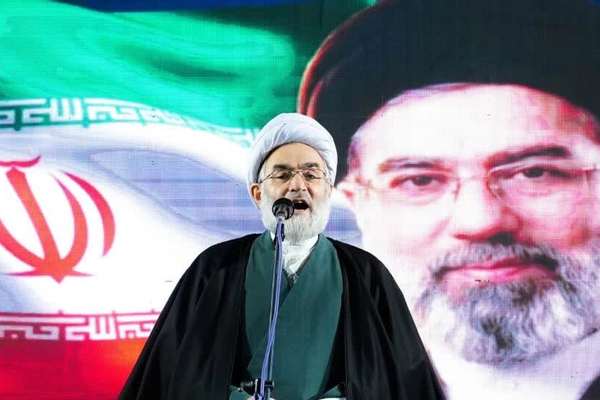 امام جمعه رشت: پادشاهان کشورهای عربی به فکر ملت خود نیستند