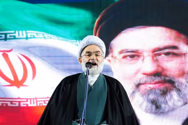 امام جمعه رشت: پادشاهان کشورهای عربی به فکر ملت خود نیستند