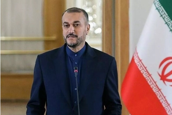 وزير خارجية إيران يعلن استمرار تبادل الرسائل مع الولايات المتحدة