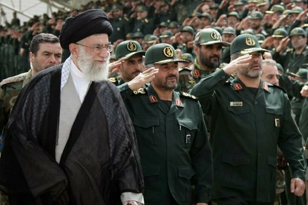 إنشاء مقر لزيادة الأنشطة الاقتصادية لوزارة الدفاع الإيرانية.. رغم توجيهات خامنئي بتقليصها