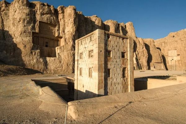 مسؤول إيراني: الهبوط الأرضي يهدد موقع "تخت جمشيد" الأثري العالمي