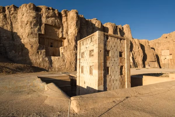 مدیر پایگاه جهانی تخت جمشید: فرونشست زمین در نقش رستم شکاف ایجاد کرده است