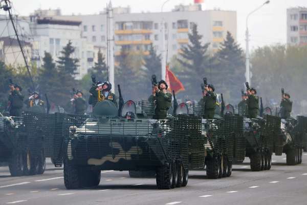 في ظل عقوبات غربية مشددة عليهما.. إيران وبيلاروسيا تبحثان تعزيز التعاون العسكري