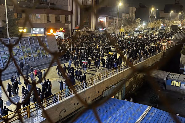 حساب فارسی وزارت خارجه آمریکا: ایرانیها متحد و خواستار تغییر هستند