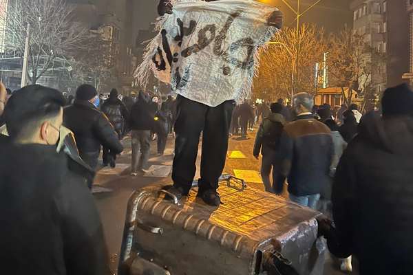 پیام مخاطب از کنگان: ماموران پشت بلندگو میگفتند «حکم تیر به کمر به بالا» را داریم