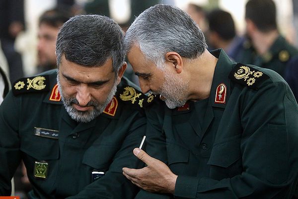 قائد في الحرس الثوري الإيراني: سليماني حذر روحاني أن النظام والمرشد "خط أحمر"