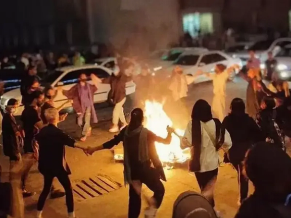 لجنة تقصي الحقائق التابعة للرئيس الإيراني:مقاضاة 34 ألف شخص في احتجاجات "مهسا أميني"