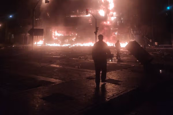 یک پرستار به ایران اینترنشنال: ماموران حکومت مانع خونرسانی به معترضان در بیمارستان شدند