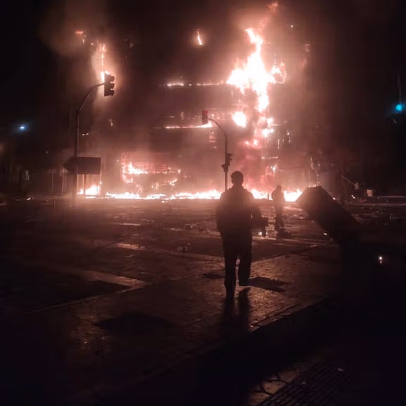 پیام مخاطب: ماموران هم مجروحان و هم بانکهای خون را از بیمارستان پورسینای رشت بردند