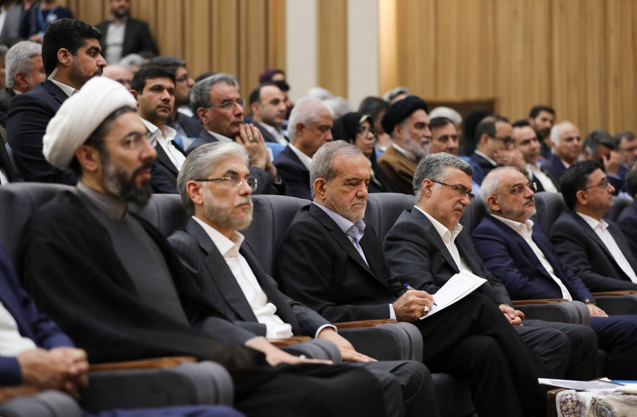 سکوت پزشکیان درباره استادان اخراجی و اختلاف با وزیر بر سر بودجه دانشگاه‌ها