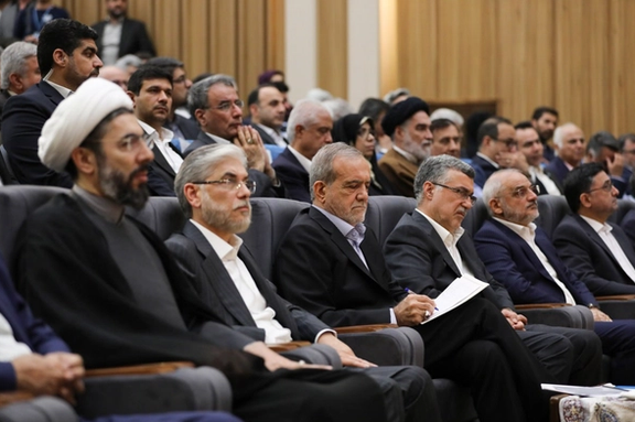 سکوت پزشکیان درباره استادان اخراجی و اختلاف با وزیر بر سر بودجه دانشگاهها