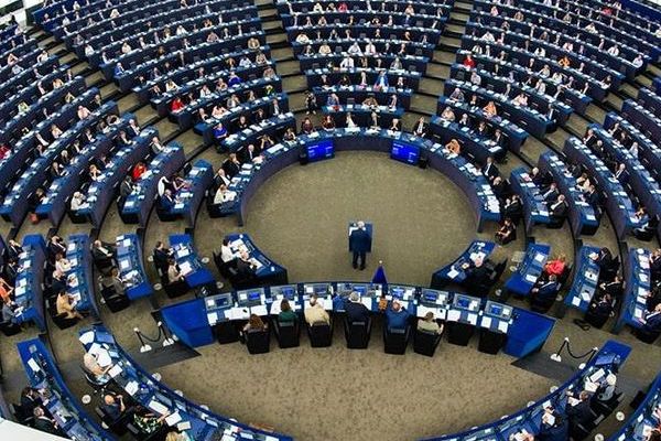 برلمانيان أوروبيان يطالبان بتصنيف الحرس الثوري الإيراني منظمة إرهابية.. "دون تأخير"