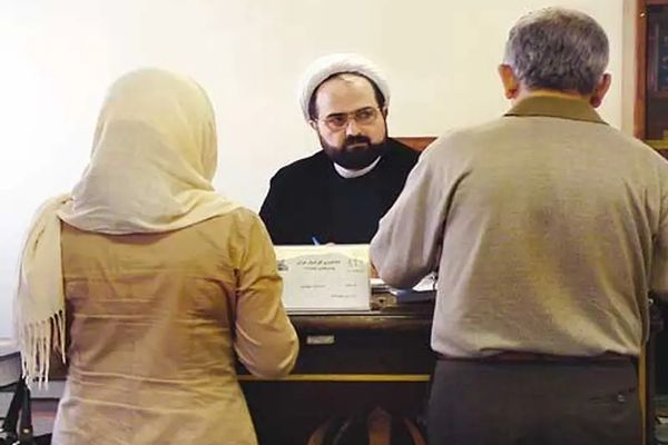 بسبب الاضطرابات الاقتصادية.. الطلاق في طهران يسجل رقمًا قياسيًا العام الماضي