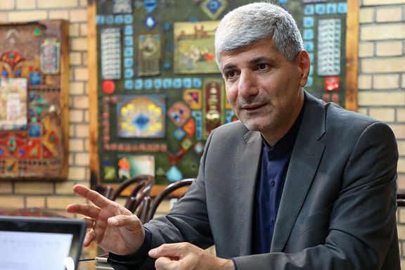 رامین مهمانپرست: در ازای بازخرید شدن کارمندان دولت، به آنها مجوز واردات خودرو بدهیم