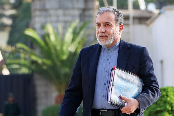 عراقجي يصل إلى روما للمشاركة في الجولة الخامسة من المفاوضات النووية