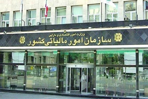 ضرائب المؤسسات التابعة للمرشد الإيراني "صفر تقريبا" في 5 أشهر