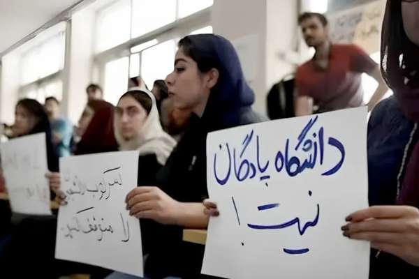 بمناسبة يوم الطالب.. بيانات غاضبة تدين القمع والاستبداد في جامعات إيران