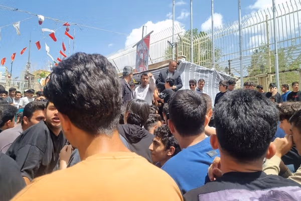 دانشآموزان شهرکرد در اعتراض به حضوری شدن امتحانات تجمع کردند