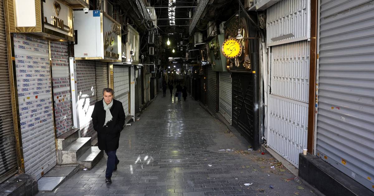 Iranian Security Forces Open Fire on Protesters in Fasa