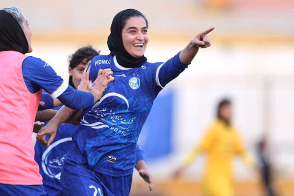 تعویق نخستین دربی سرخابیها؛ استقلال و پرسپولیس ۶ آبان در قلعهحسنخان به مصاف هم میروند