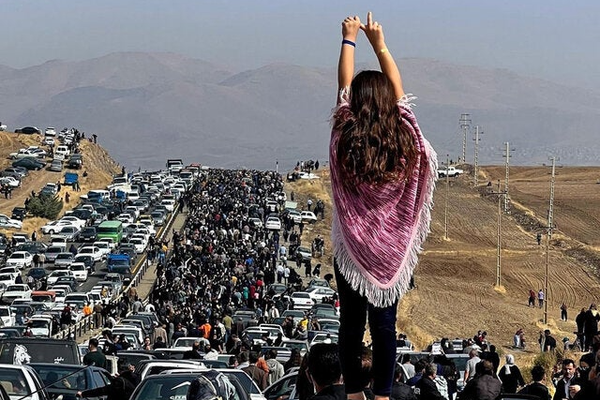 لمشاركتهم في "انتفاضة مهسا".. الحكم بإعدام 5 أكراد والسجن والغرامة بحق 8 آخرين في إيران