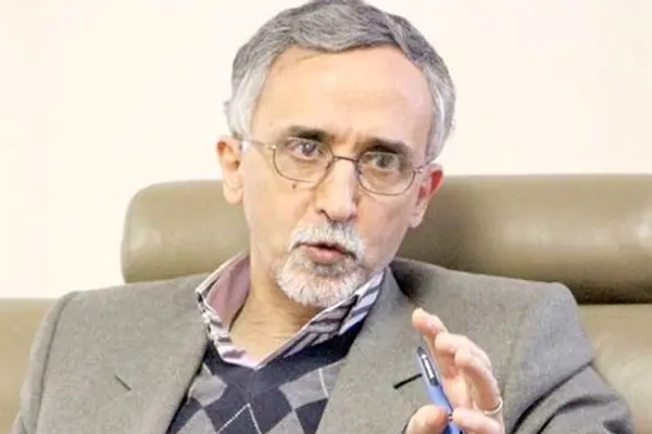 سياسي إيراني: النزول للشوارع أسهل مما نتصور.. وسنشهد سقوط النظام قريبا