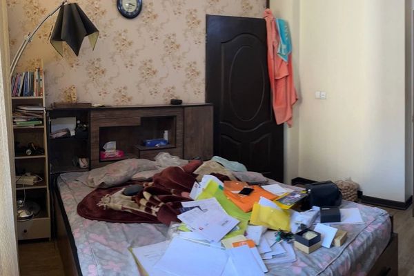 مداهمات واعتداءات ومصادرات دون إذن قضائي.. حملة أمنية واسعة ضد البهائيين في أصفهان بإيران