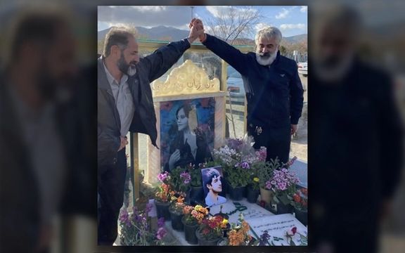 پدران مهسا امینی و محمدمهدی کرمی بر مزار مهسا دیدار کردند