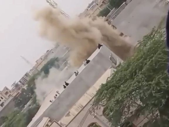 نیروهای نظامی و امنیتی با سلاحهای نیمهسنگین به یک منزل مسکونی در چابهار حمله کردند